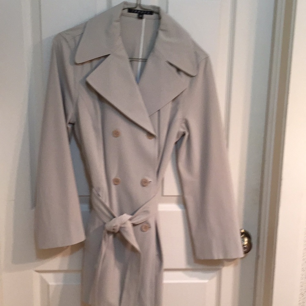 Theory beige spring rain jacket size med